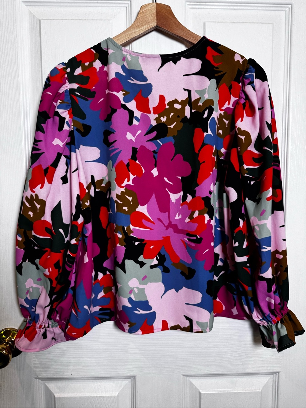 Crosby by Mollie Burch Floral Puff Sleeve V-Neck Blouse Size Small Colorful - Picture 7 of 7